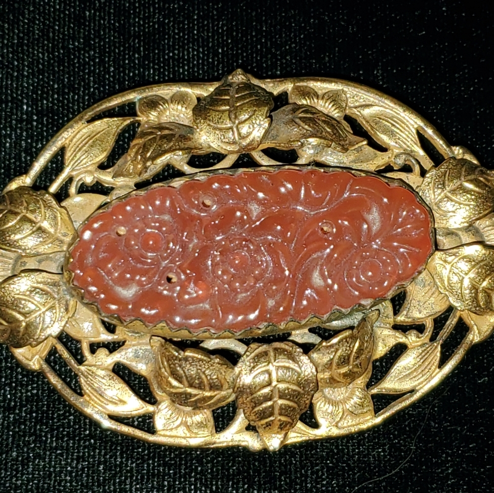 Carnelian Molded Glass and Brass Leaves Brooch 1930's 1940's Bohemian Collar